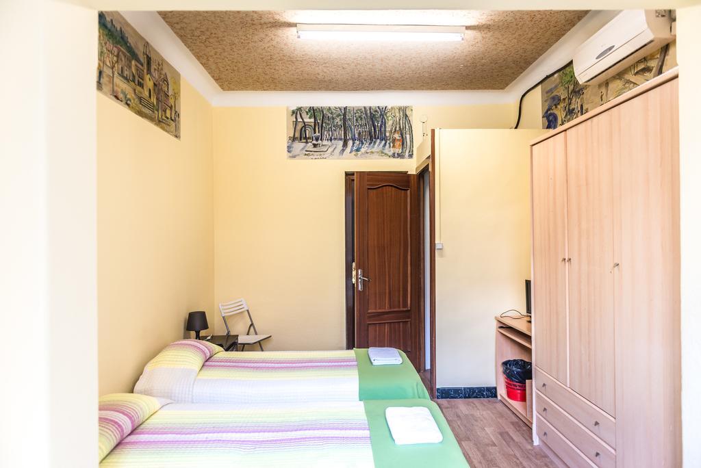Hostel Turistic Castell Barcelona Exterior photo